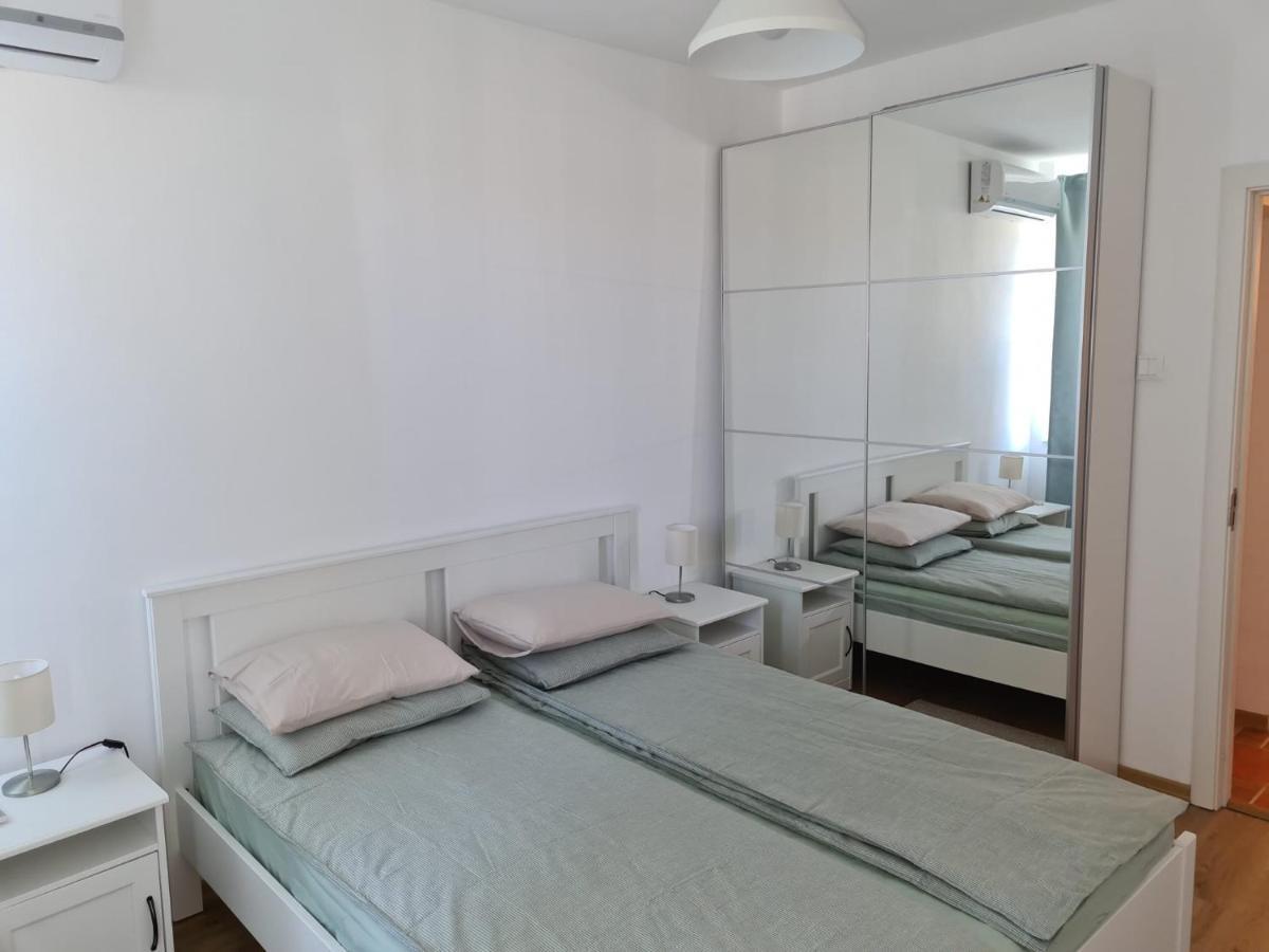 Rene'S Leisure Apartment Бухарест Экстерьер фото