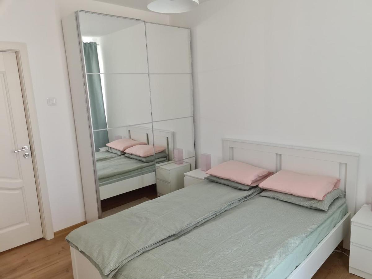 Rene'S Leisure Apartment Бухарест Экстерьер фото